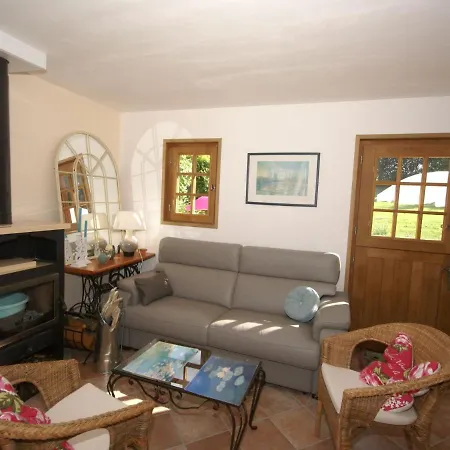 Traditional House With Garden In Dampsmesnil