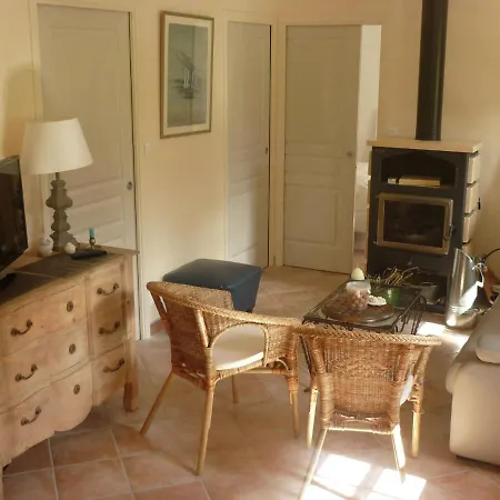Traditional House With Garden In Dampsmesnil Ecos