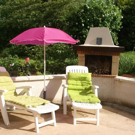 Traditional House With Garden In Dampsmesnil *