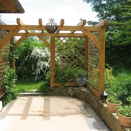 Traditional House With Garden In Dampsmesnil *
