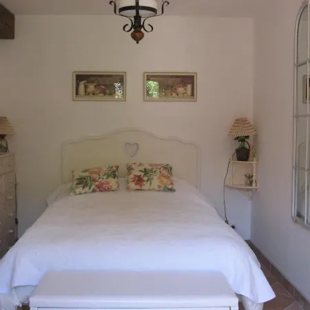 Traditional House With Garden In Dampsmesnil