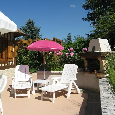 Traditional House With Garden In Dampsmesnil *